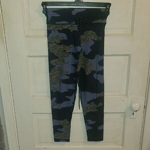 Aerie Capri Blue and Gray Camouflage Leggings